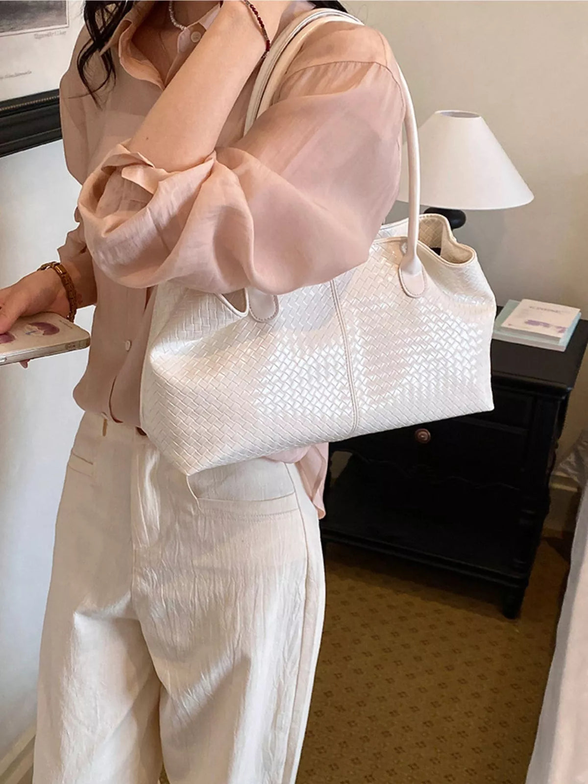 White Medium PU Leather Shoulder Bag