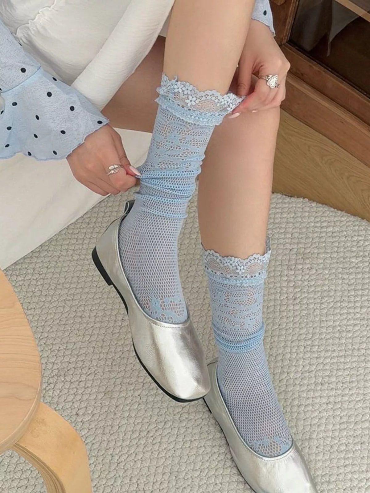 Women's Lace Fishnet Knee-High Socks