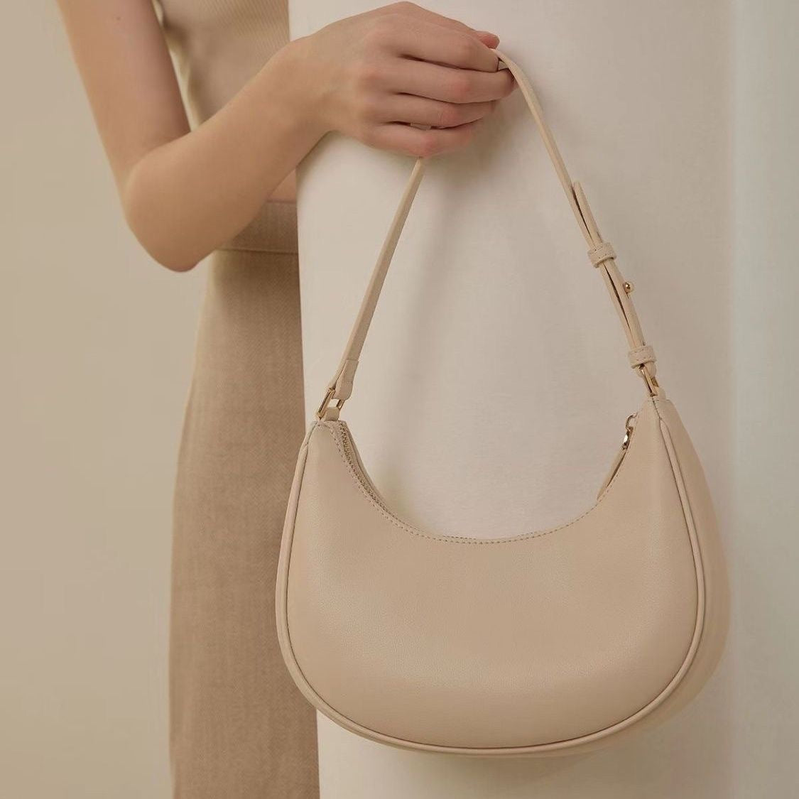 Women's Summer Baguette Shoulder Bag - Trendy Dumpling Style Tote with Adjustable Strap