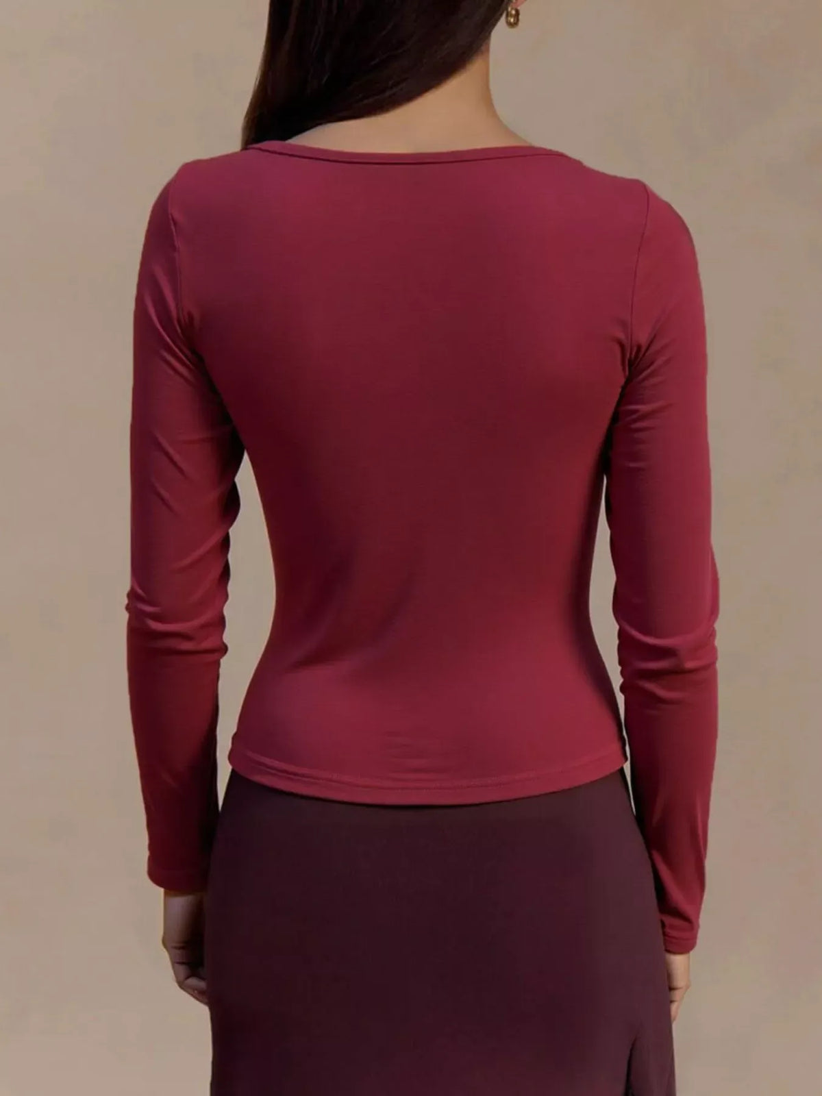 Women's Ruched V-Neck Long-Sleeve Top with Gold Ring Detail — photo 5