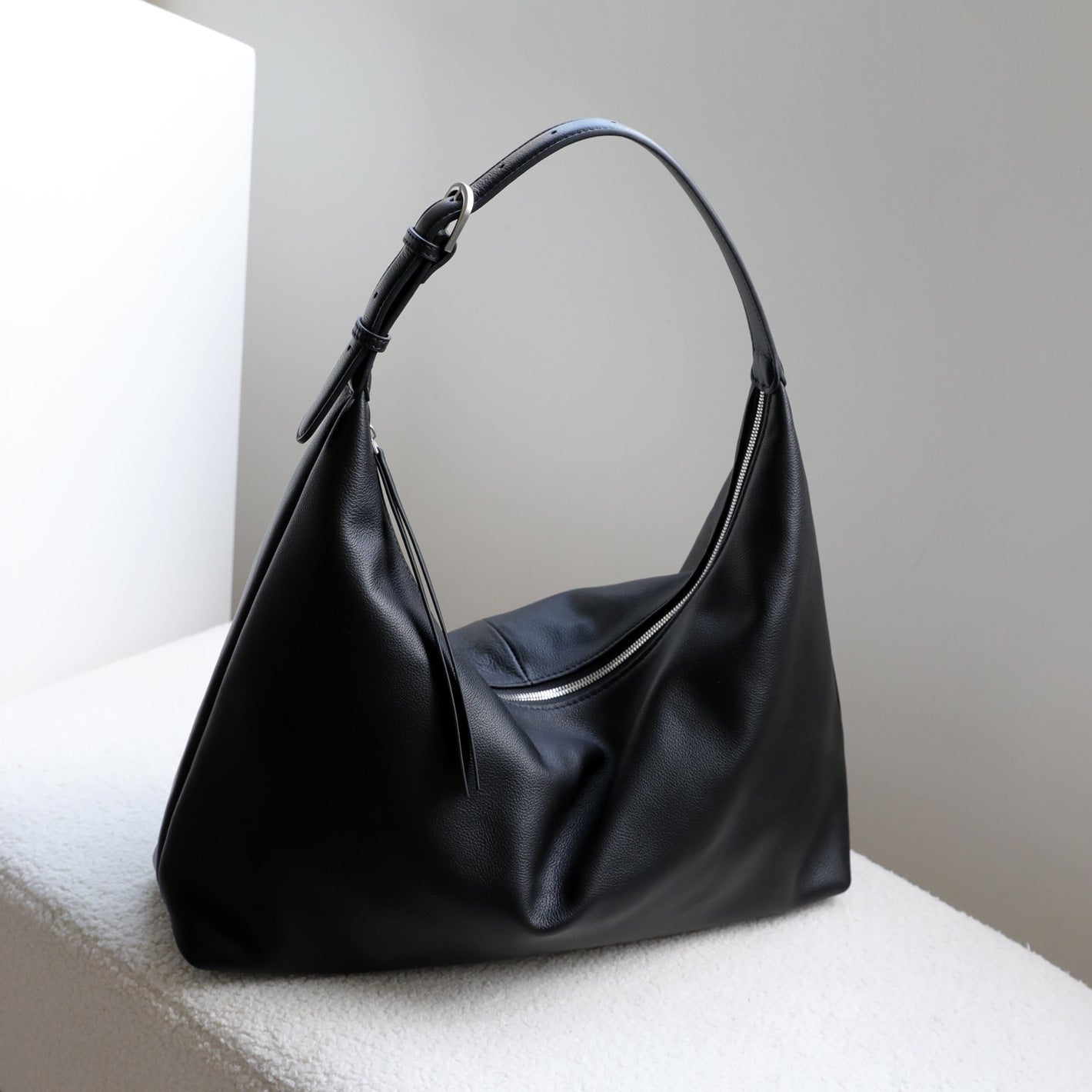Women's Genuine Leather Tote Shoulder Bag – Commuter Handbag with Zipper Pockets