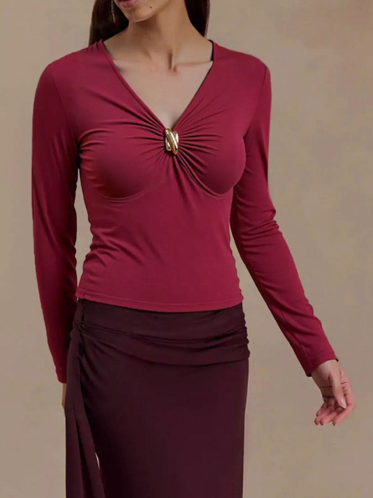 Women's Ruched V-Neck Long-Sleeve Top with Gold Ring Detail — photo 2