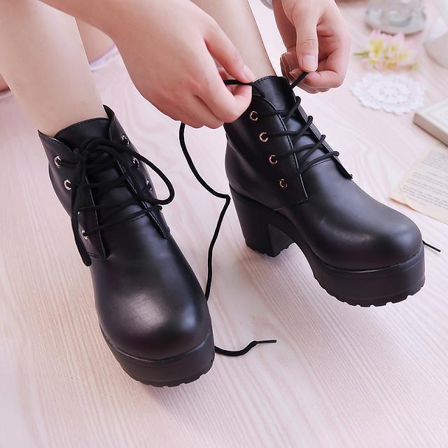 Women's Round-Toe Chunky-Sole Ankle Boots | PU Leather | Black & White