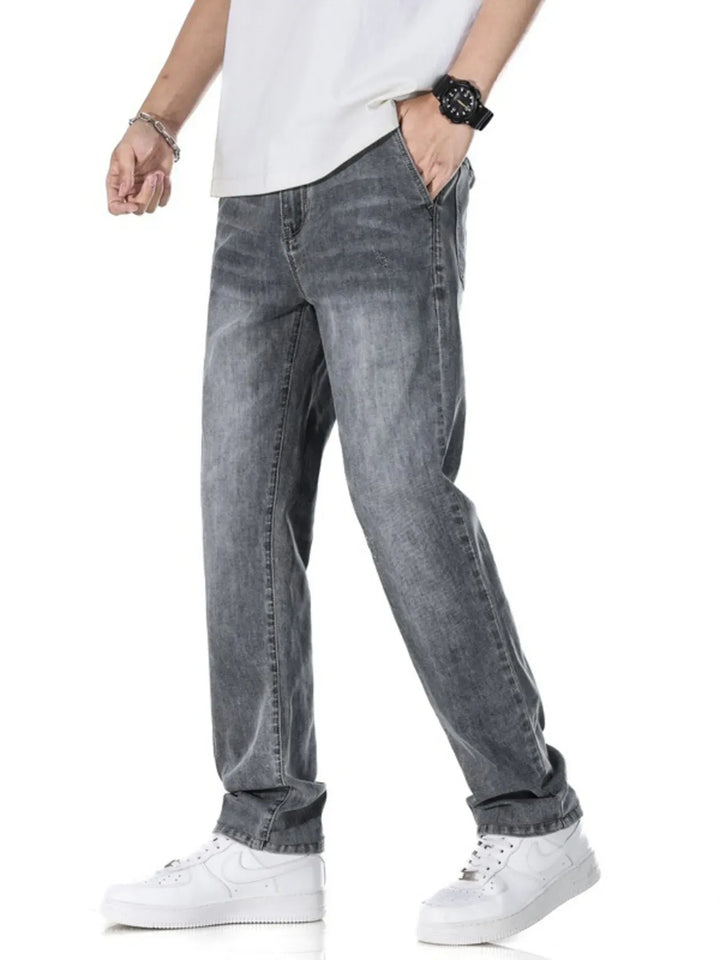 Men's Classic Straight Fit Washed Jeans