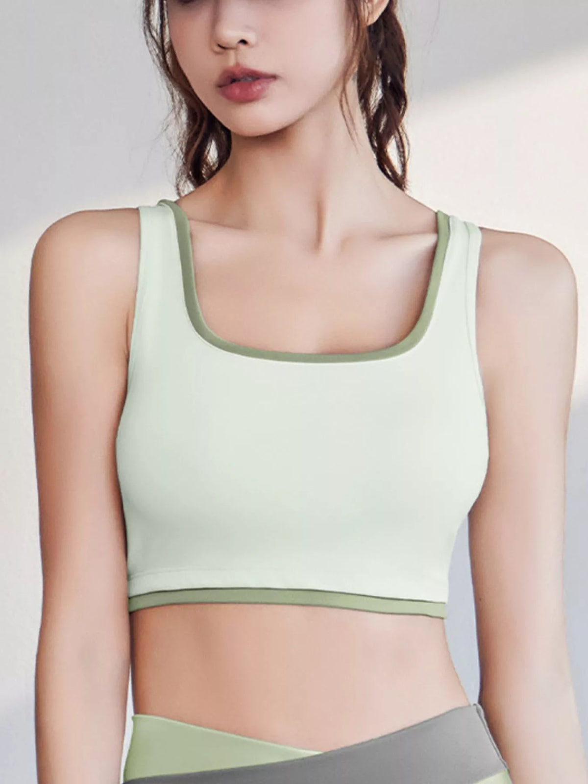 Contrast-Trim Scoop-Neck Sports Bra