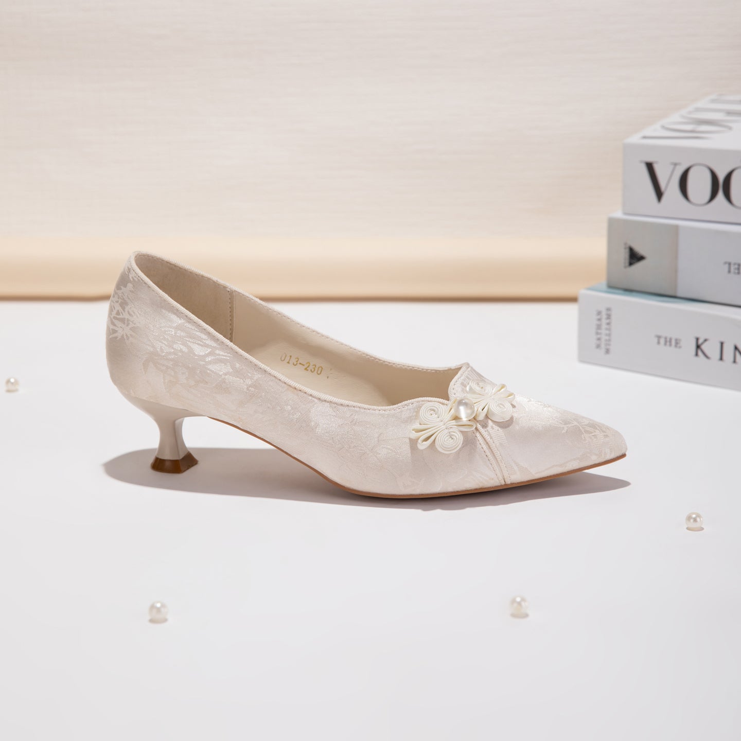 Women's Jacquard Pointed-Toe Kitten Heel Pumps | Floral Pearl Satin Dress Shoes