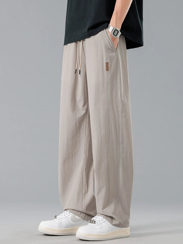 Men’s relaxed drawstring pants in extended sizes