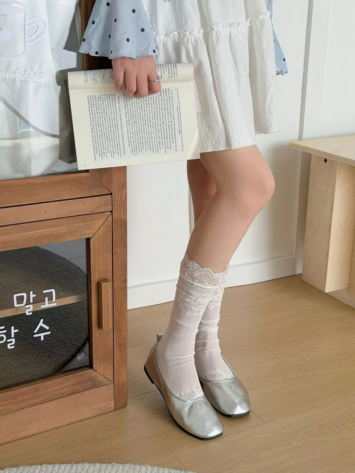 Women's Lace Fishnet Knee-High Socks