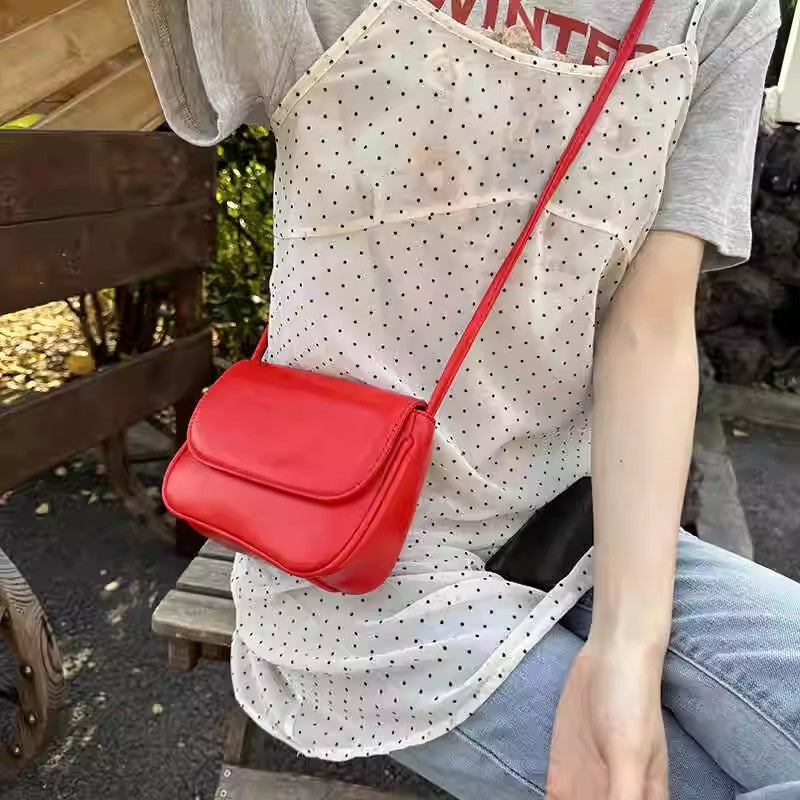 Retro Cookie-Shaped Crossbody Bag - Women's PU Leather Shoulder Bag | Sarah Express