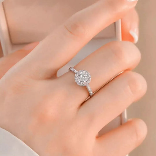Another view: 2 Carat Moissanite 925 Sterling Silver Ring