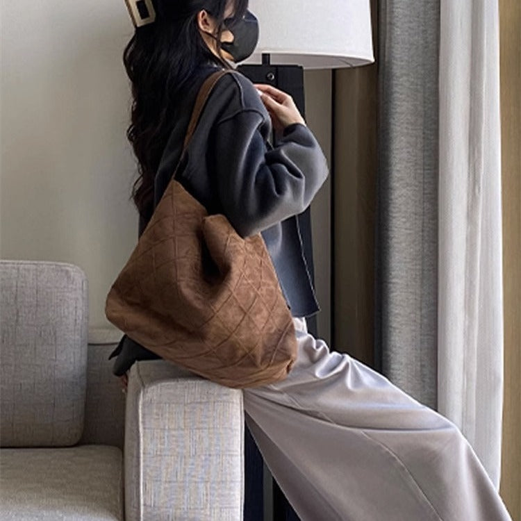 French-Style Velvet Bucket Tote Bag – Urban Minimalist Shoulder Bag for Women