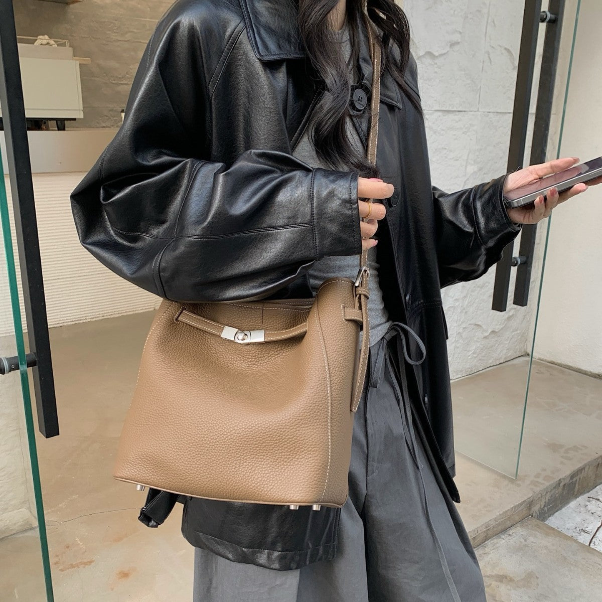 Women's Full-Grain Cowhide Crossbody Shoulder Bag | High-Capacity Urban Minimalist