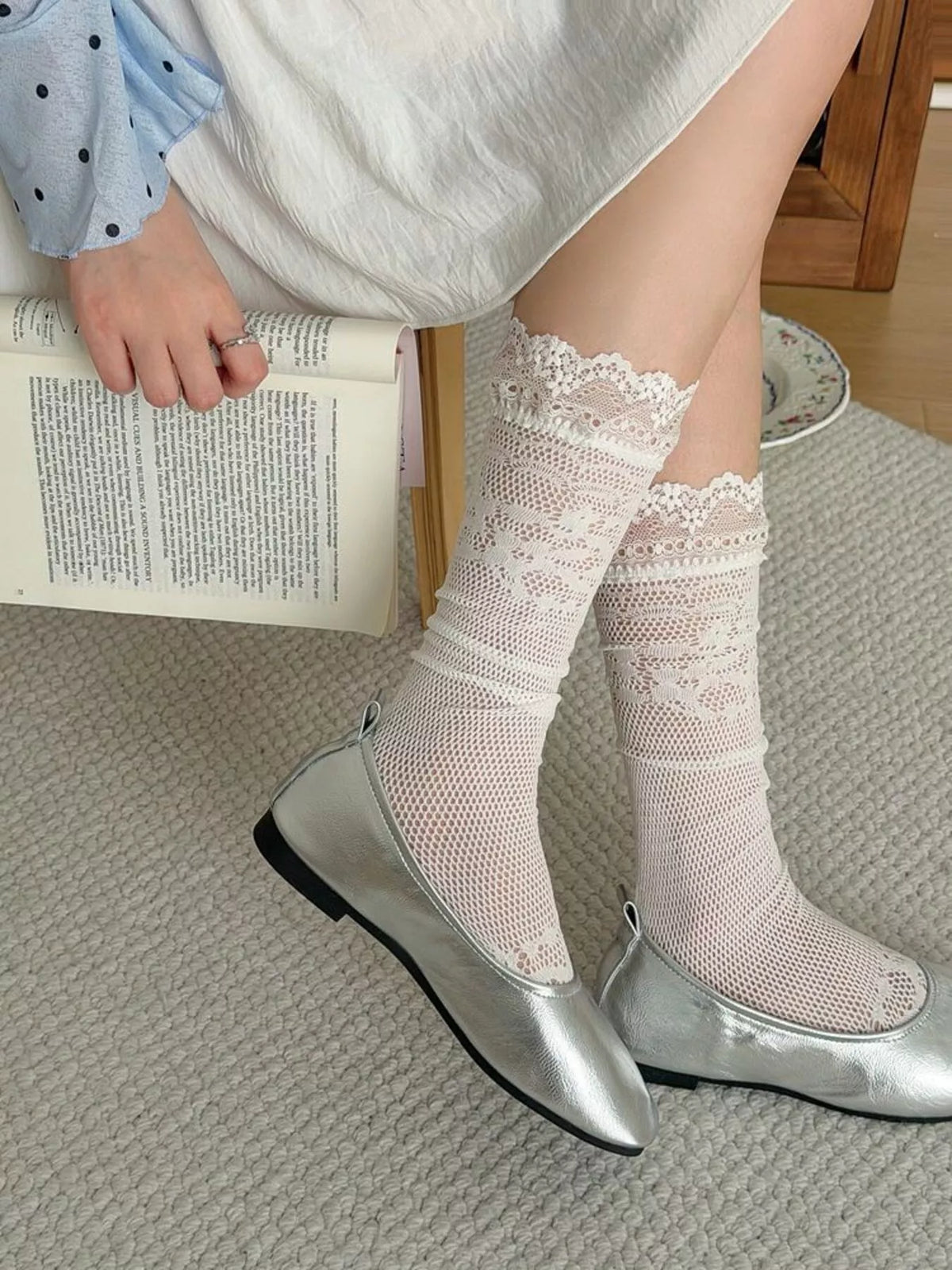 Women's Lace Fishnet Knee-High Socks