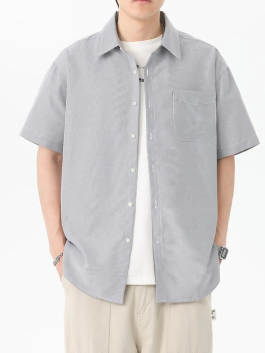 Men’s relaxed short-sleeve button-up shirt